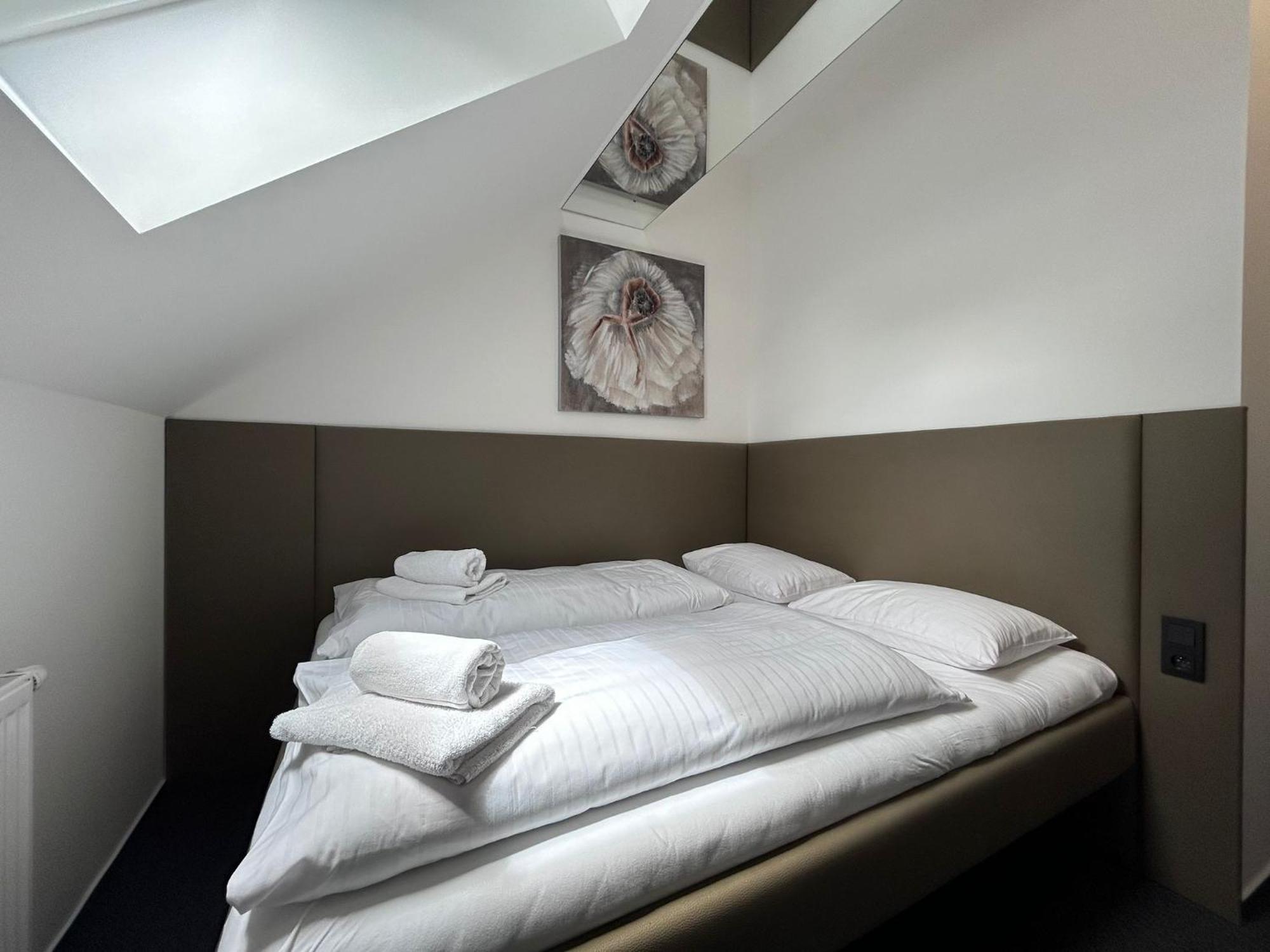 Golden Golem Hotel & Spa Praha Bagian luar foto