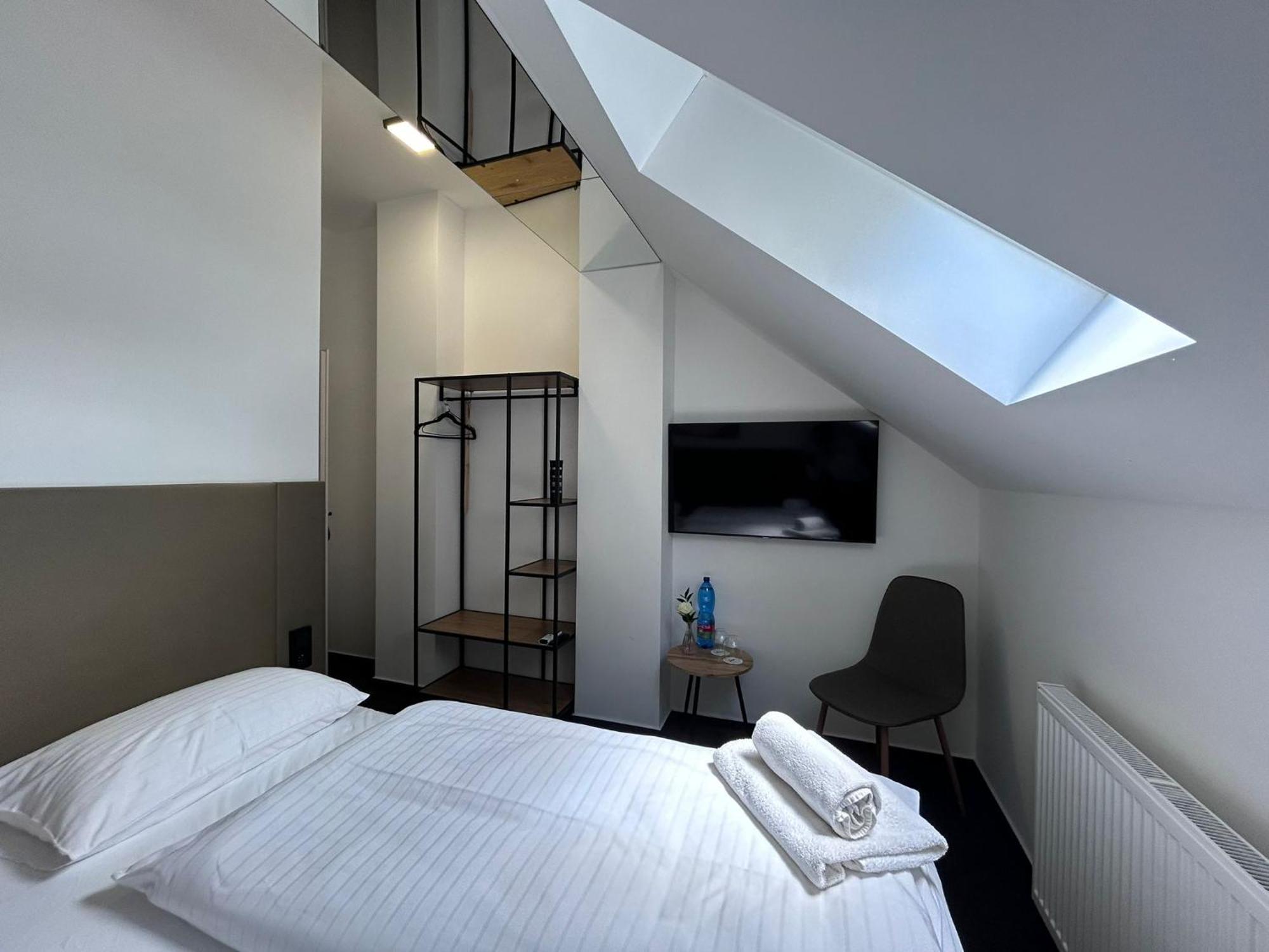 Golden Golem Hotel & Spa Praha Bagian luar foto