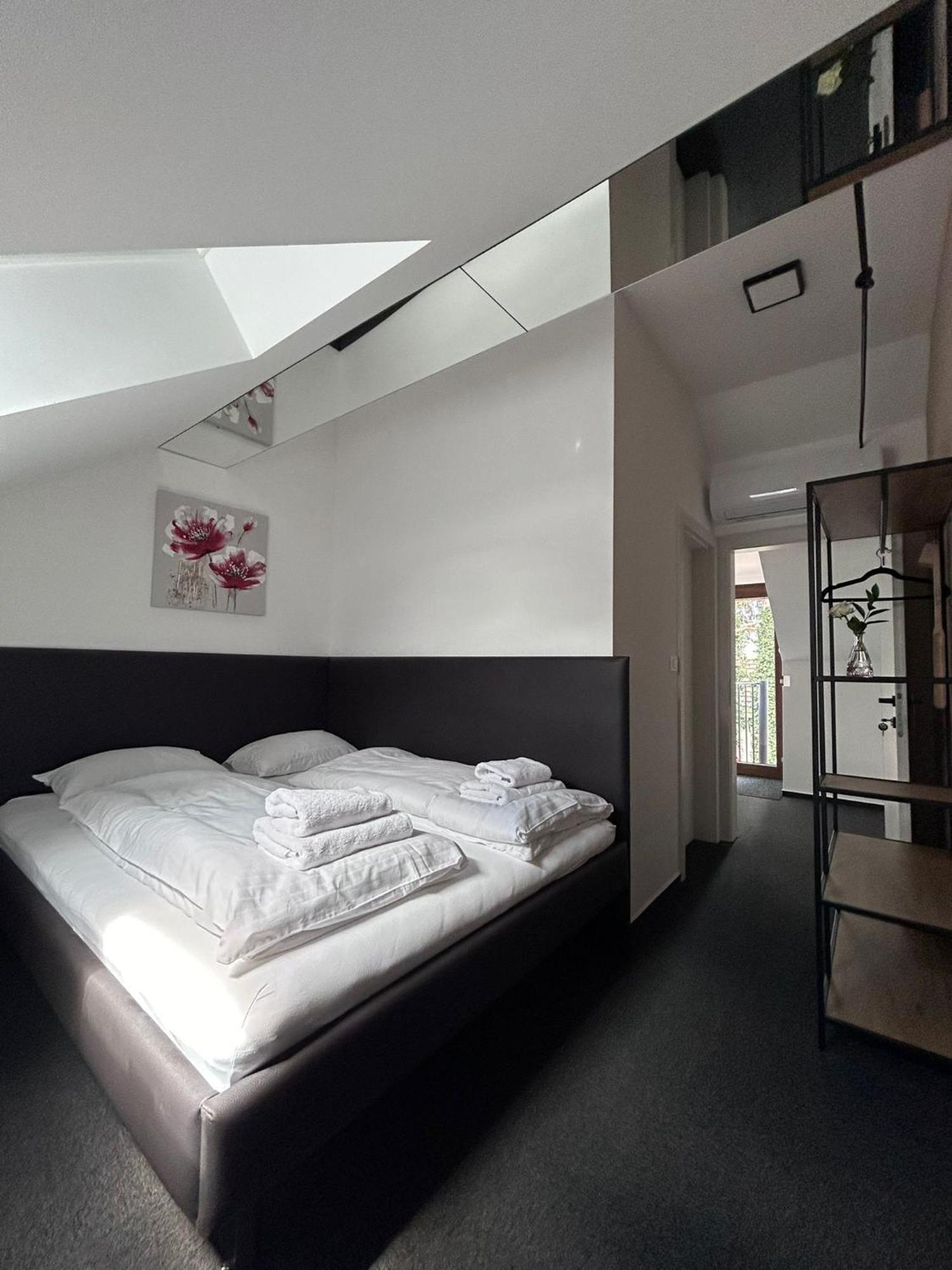 Golden Golem Hotel & Spa Praha Bagian luar foto
