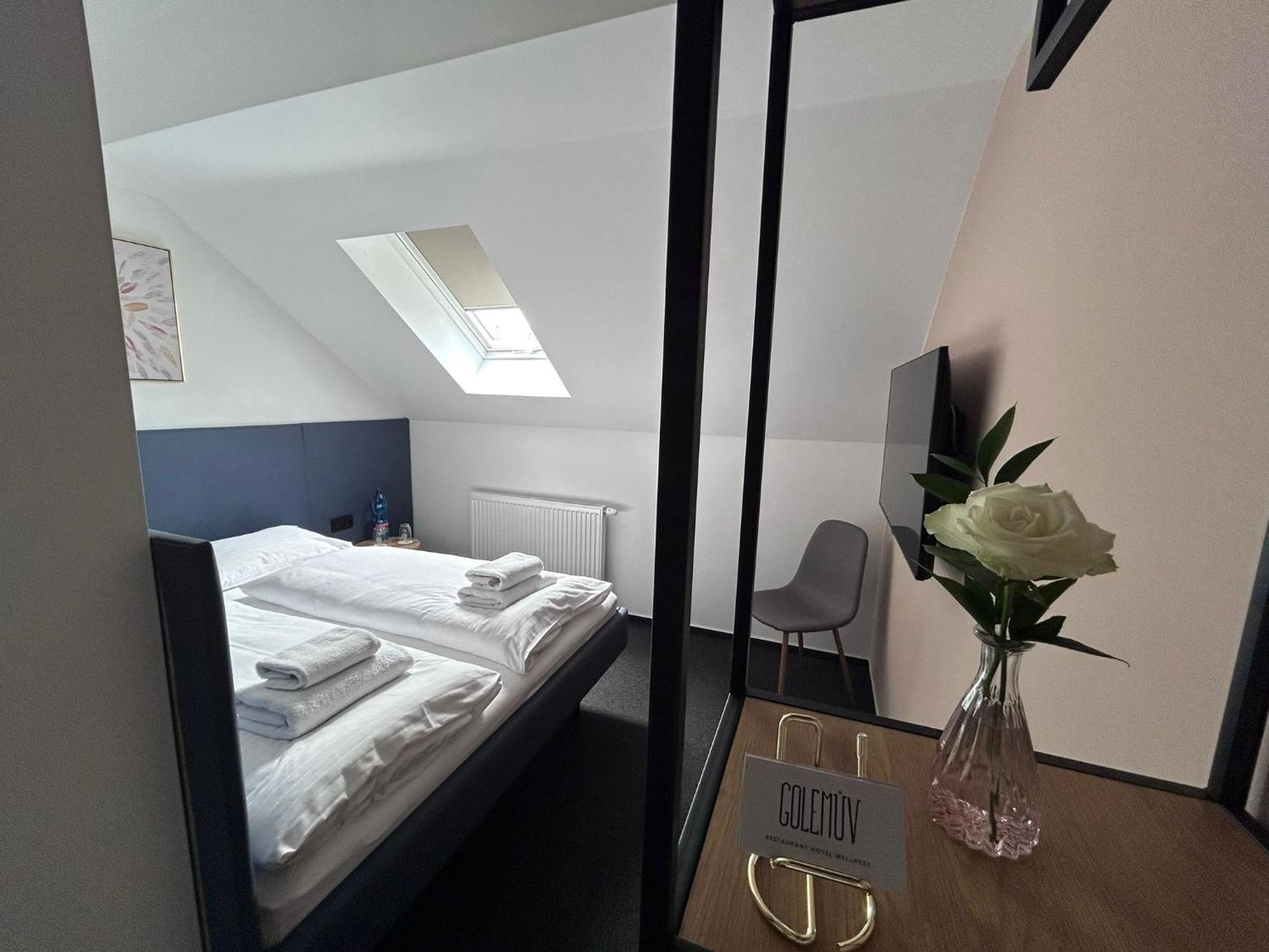 Golden Golem Hotel & Spa Praha Bagian luar foto