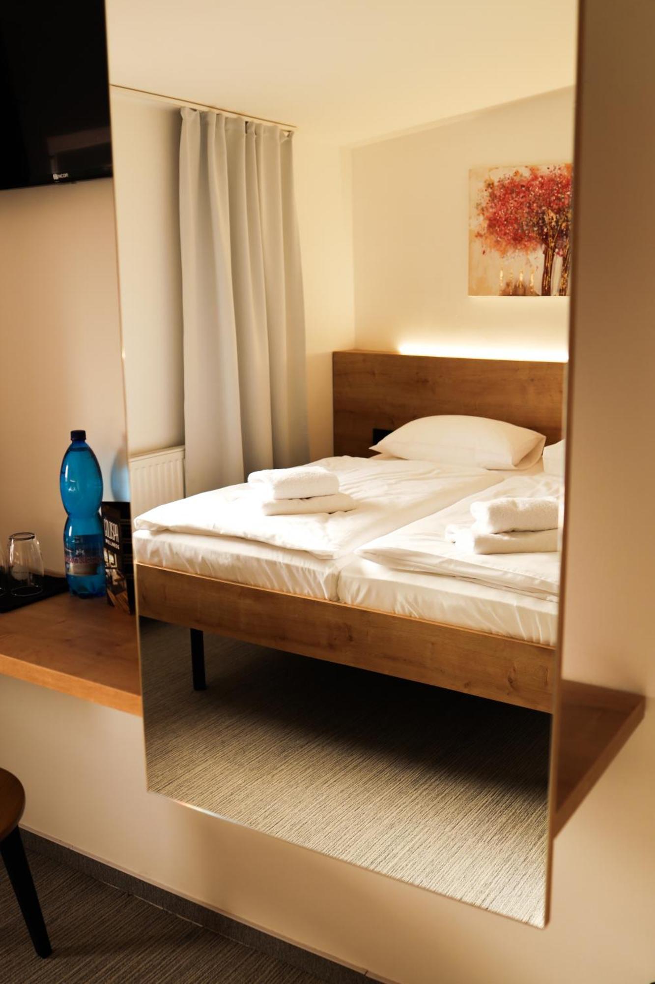 Golden Golem Hotel & Spa Praha Bagian luar foto