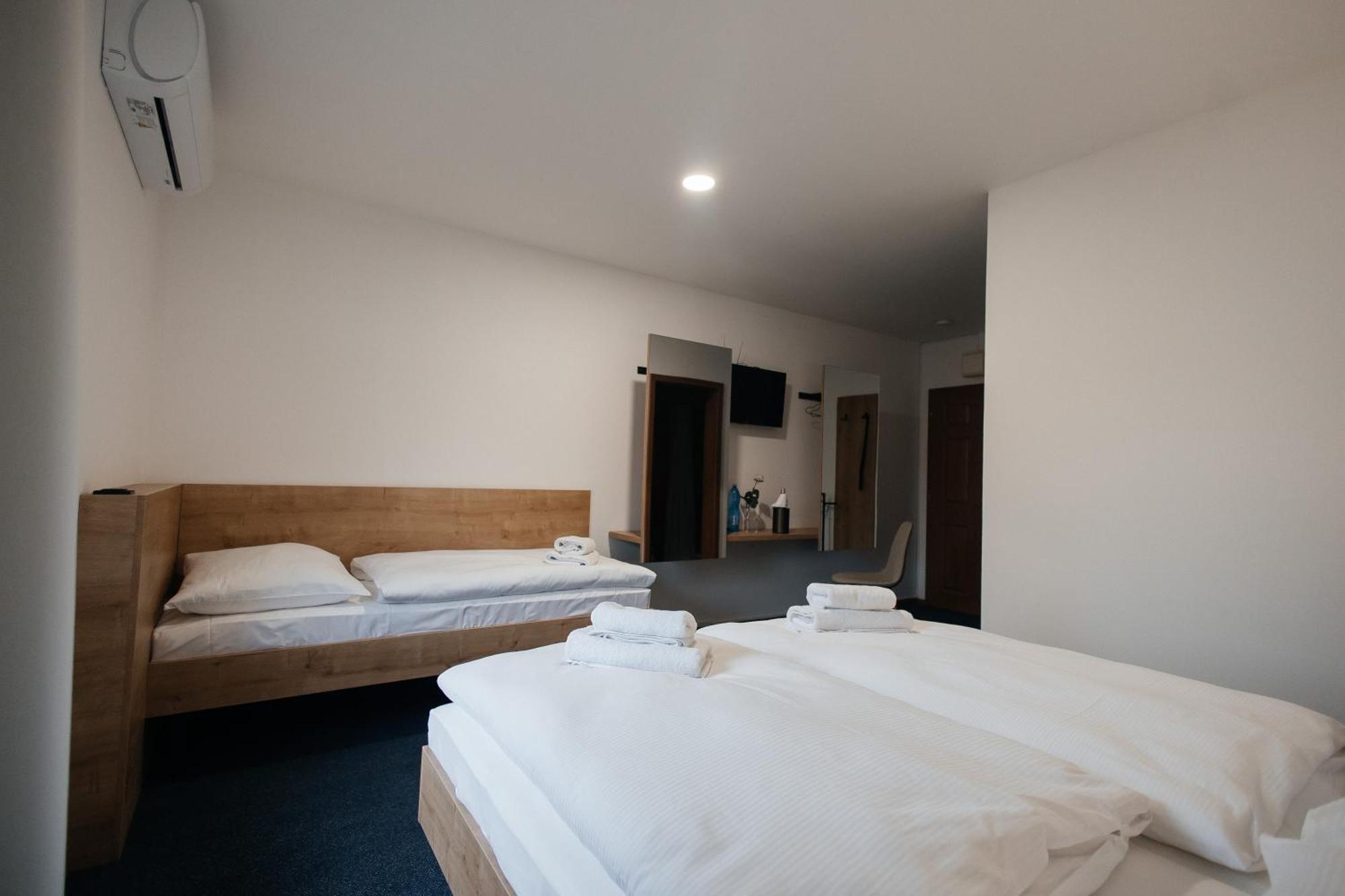 Golden Golem Hotel & Spa Praha Bagian luar foto