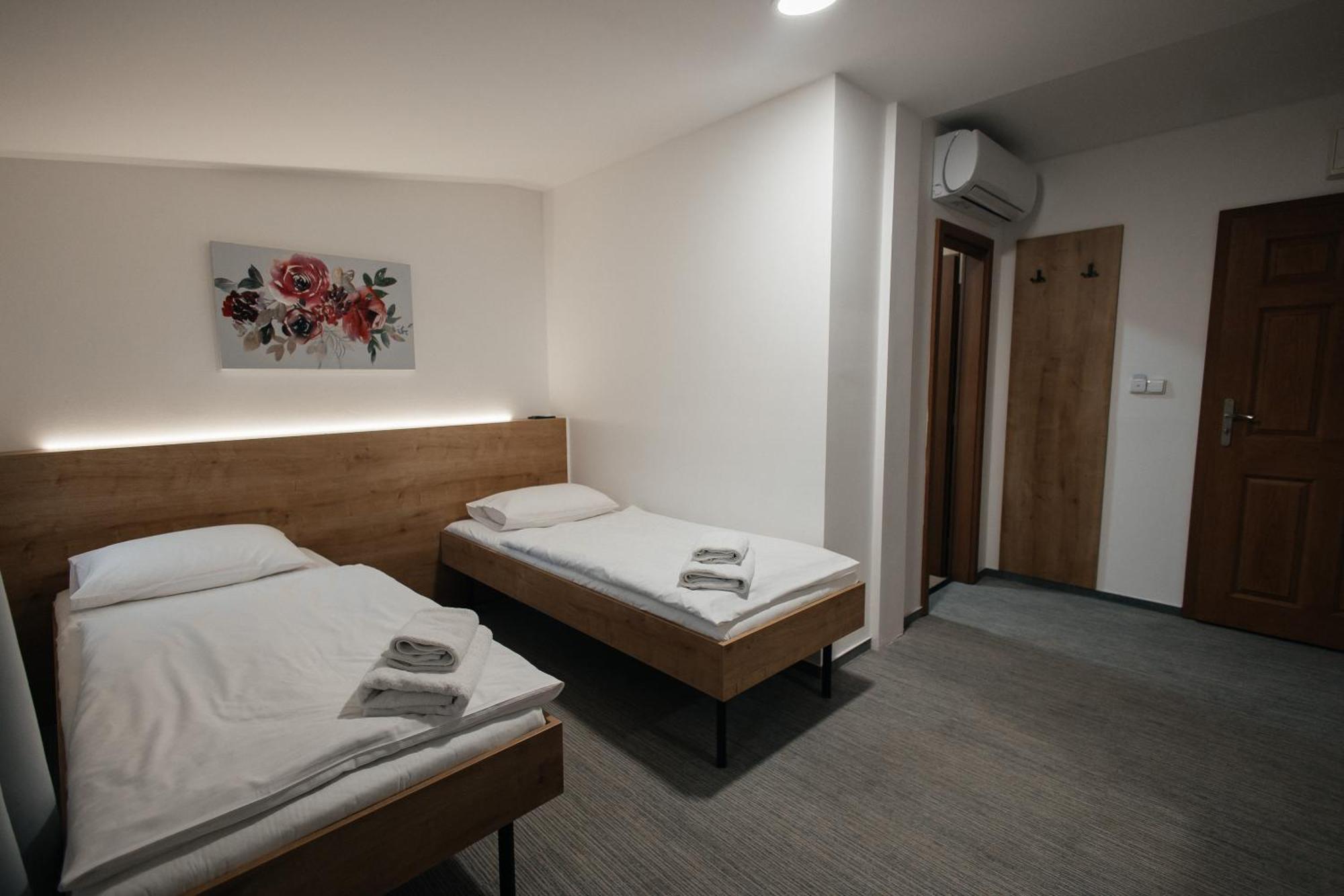 Golden Golem Hotel & Spa Praha Bagian luar foto