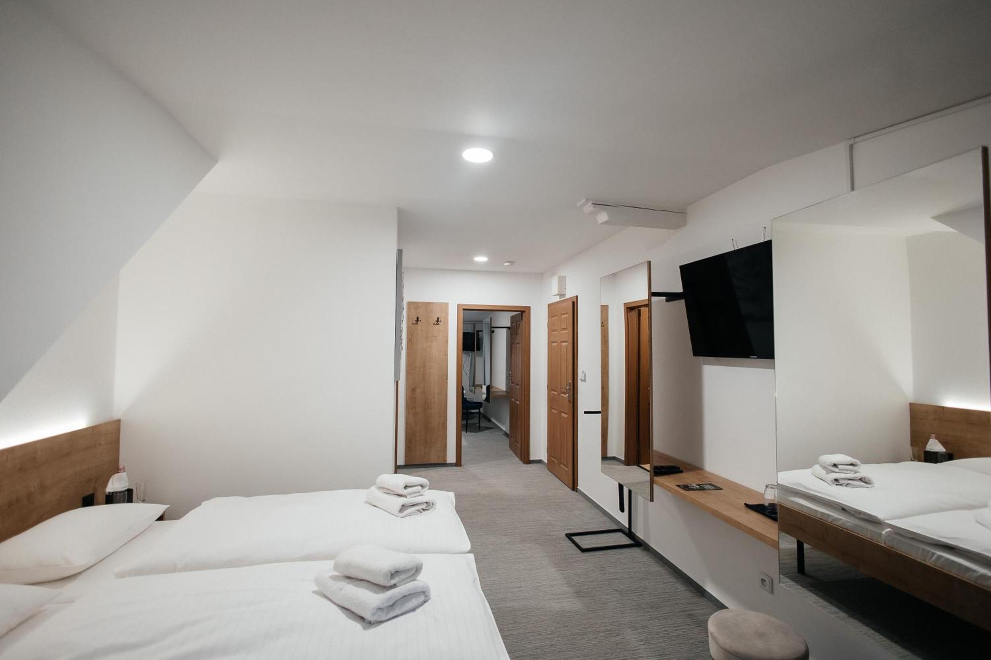 Golden Golem Hotel & Spa Praha Bagian luar foto