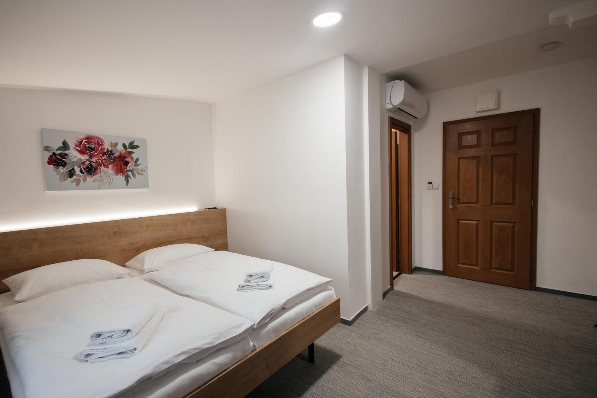 Golden Golem Hotel & Spa Praha Bagian luar foto