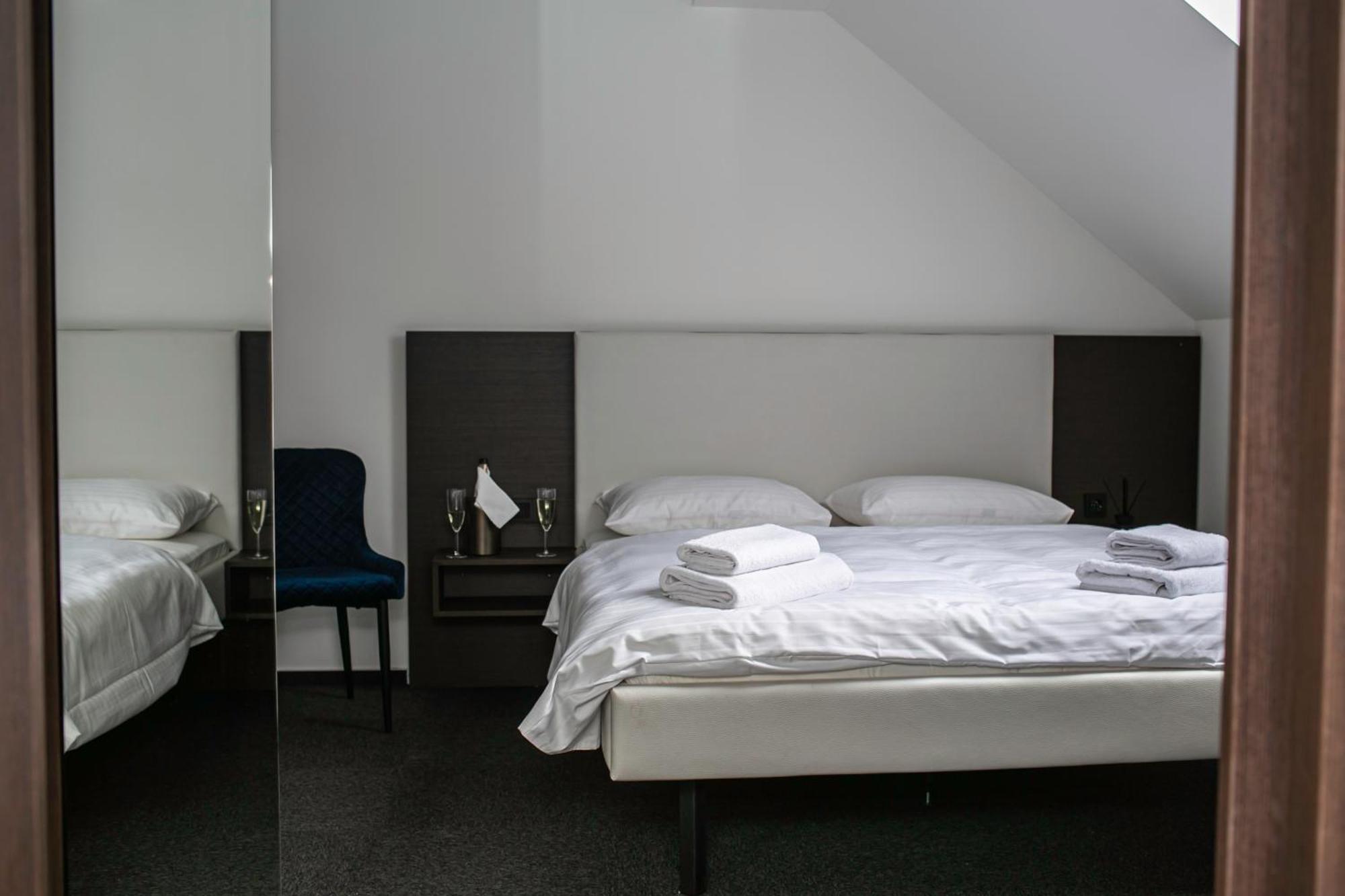 Golden Golem Hotel & Spa Praha Bagian luar foto
