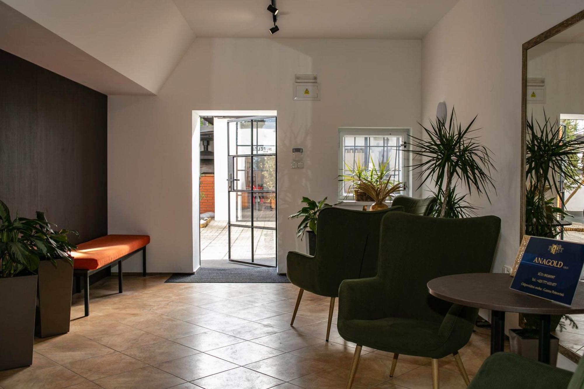 Golden Golem Hotel & Spa Praha Bagian luar foto