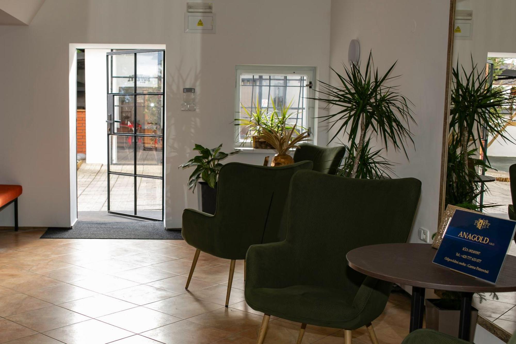 Golden Golem Hotel & Spa Praha Bagian luar foto