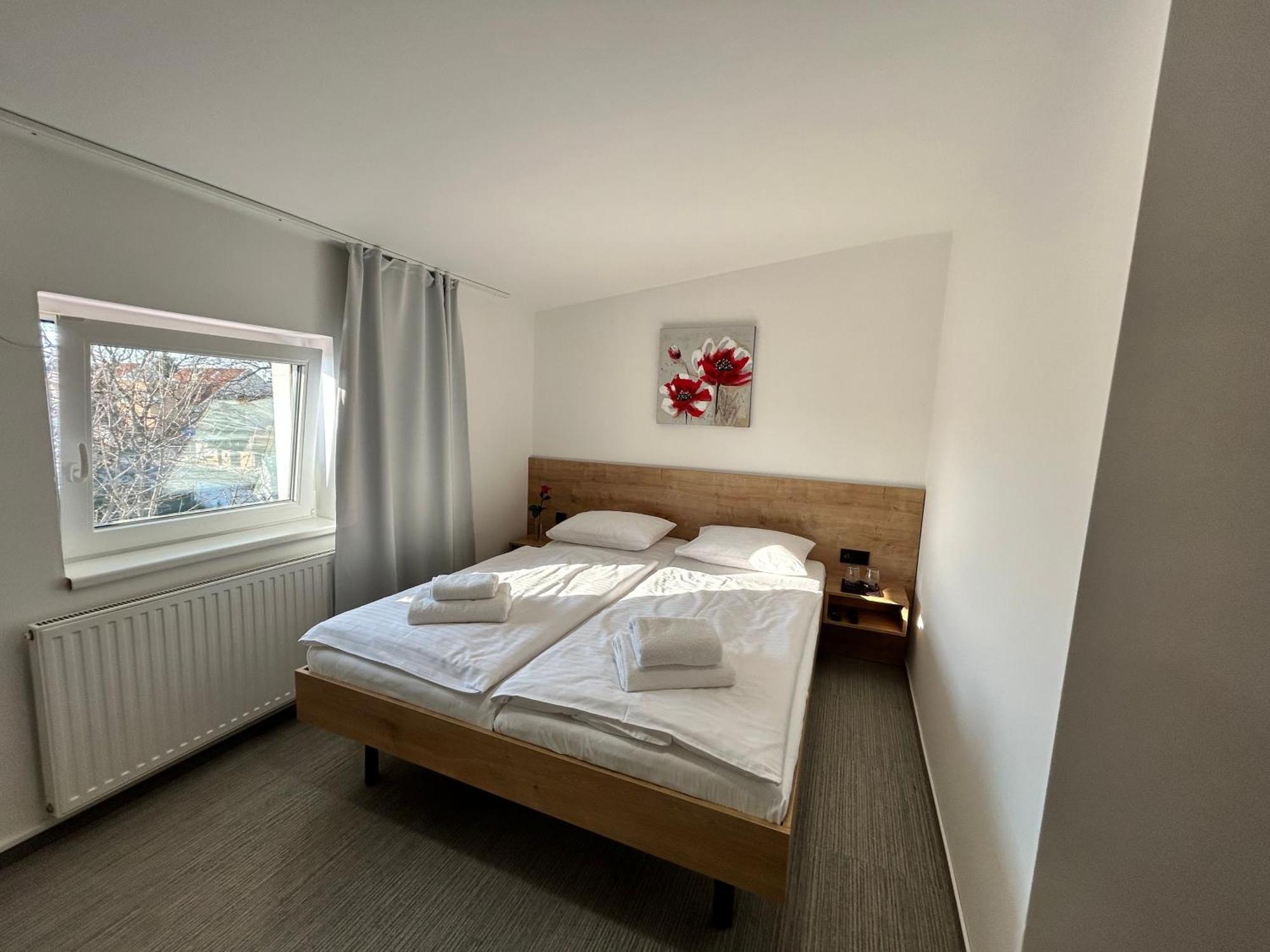 Golden Golem Hotel & Spa Praha Bagian luar foto