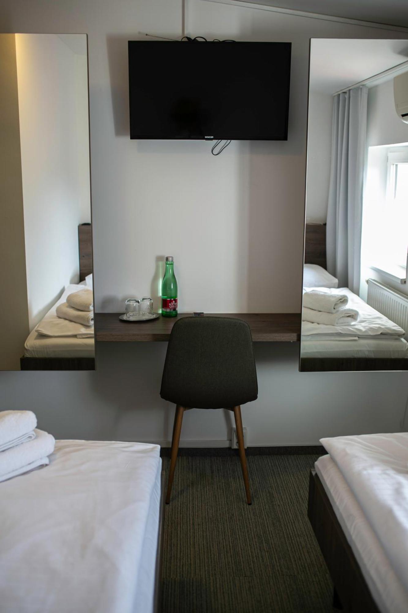 Golden Golem Hotel & Spa Praha Bagian luar foto